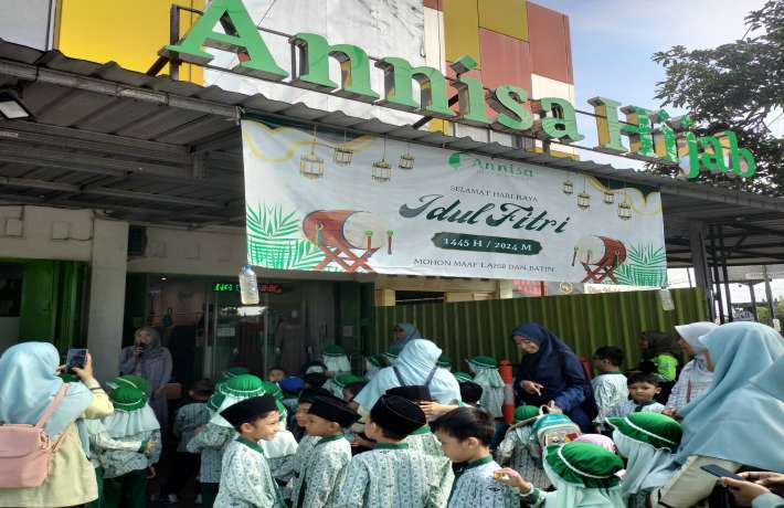 Mimpi dan Inspirasi,  Anak-anak  Kenalkan Diri pada Profesi Entrepreneur di Annisa Hijab Store