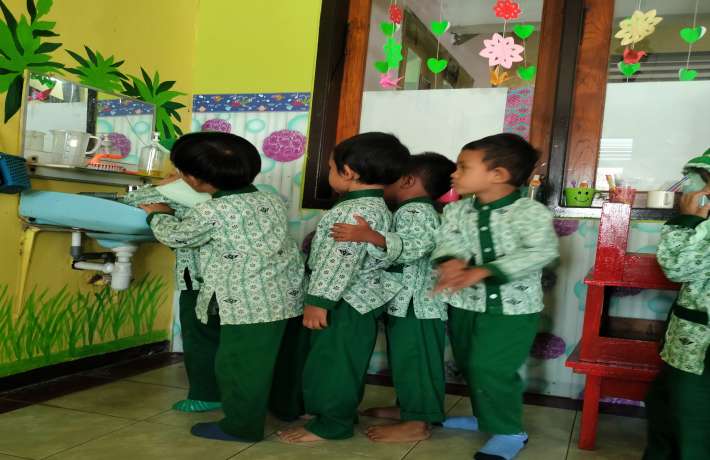 Pentingnya membiasakan antri sejak usia dini